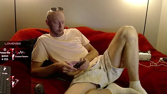 MaxRouger online show from 06/14/26, 01:23