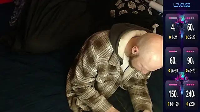 Snapshot of MaxRouger chatting on 10/26/25, 09:20 MaxRouger online show from 10/26/25, 09:20