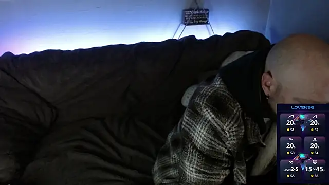 Snapshot of MaxRouger chatting on 11/02/25, 06:51 MaxRouger online show from 11/02/25, 06:51