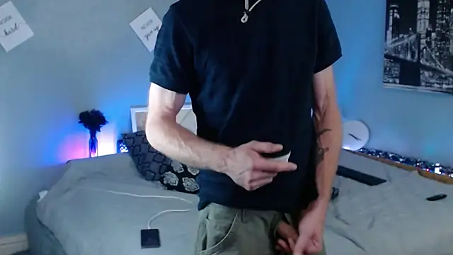 Snapshot of MaxRouger chatting on 10/05/25, 08:16 MaxRouger online show from 10/05/25, 08:16