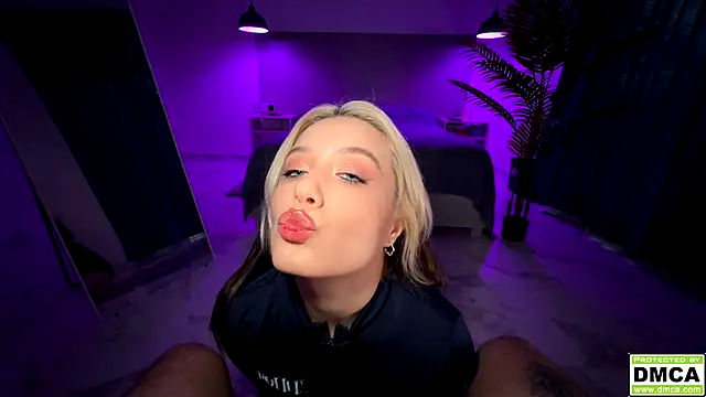 Snapshot of _blowjob_queen chatting on 09/30/25, 11:11 blowjob queen online show from 09/30/25, 11:11