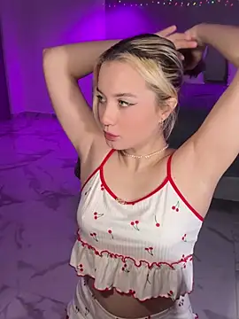 Snapshot of _blowjob_queen chatting on 12/18/24, 10:35 blowjob queen online show from 12/18/24, 10:35