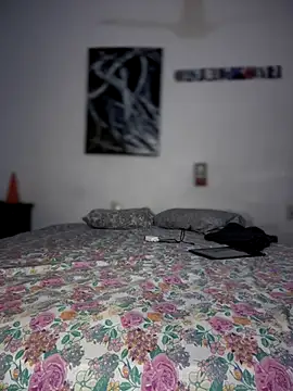 Snapshot of Alicbranca chatting on 10/15/25, 11:13 Alicbranca online show from 10/15/25, 11:13