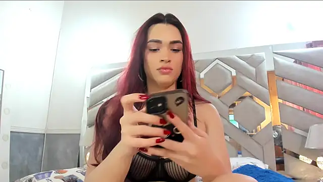 Snapshot of alexandra_fire69x chatting on 09/22/25, 08:37 alexandra fire69x online show from 09/22/25, 08:37