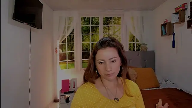 vanessabrown  online show from 05/03/26, 02:53