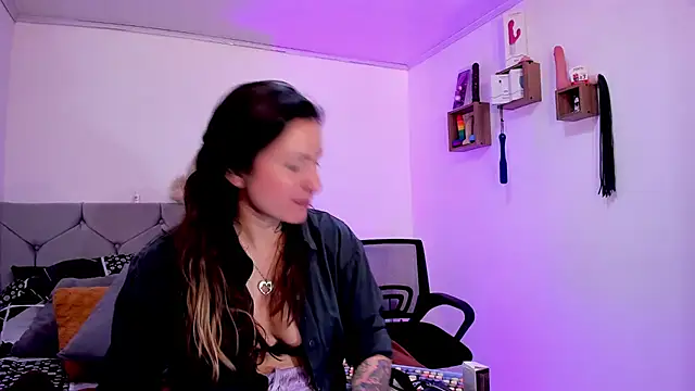 Snapshot of vanessabrown_ chatting on 10/03/25, 01:56 vanessabrown online show from 10/03/25, 01:56