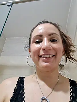 Snapshot of vanessabrown_ chatting on 06/26/26, 10:48 vanessabrown online show from 06/26/26, 10:48