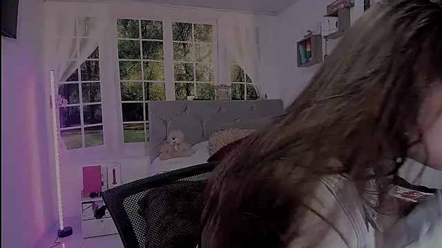 vanessabrown  online show from 04/04/26, 12:56