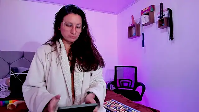 Snapshot of vanessabrown_ chatting on 11/06/25, 02:15 vanessabrown online show from 11/06/25, 02:15