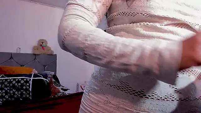 Snapshot of vanessabrown_ chatting on 10/31/25, 03:08 vanessabrown online show from 10/31/25, 03:08