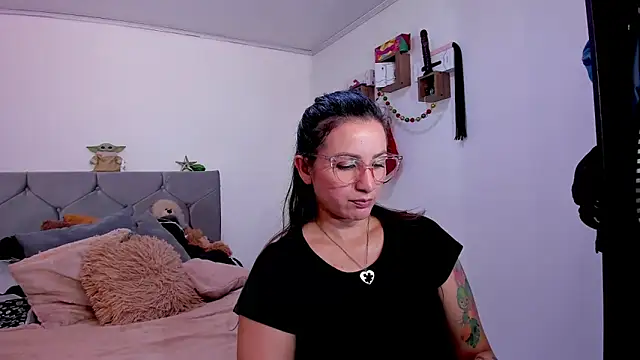 Snapshot of vanessabrown_ chatting on 12/15/25, 06:14 vanessabrown online show from 12/15/25, 06:14