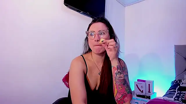 Snapshot of vanessabrown_ chatting on 02/03/26, 02:43 vanessabrown online show from 02/03/26, 02:43