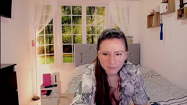 Snapshot of vanessabrown_ chatting on 06/16/26, 03:56 vanessabrown online show from 06/16/26, 03:56