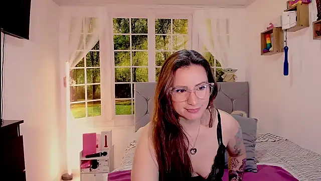 Snapshot of vanessabrown_ chatting on 06/15/26, 04:17 vanessabrown online show from 06/15/26, 04:17