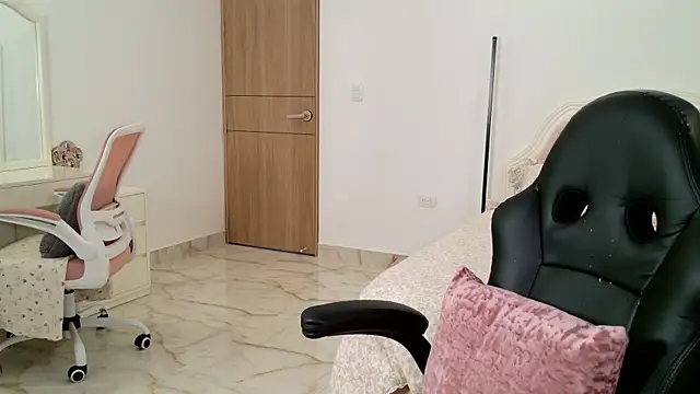 Sensualtease online show from 06/17/26, 09:03