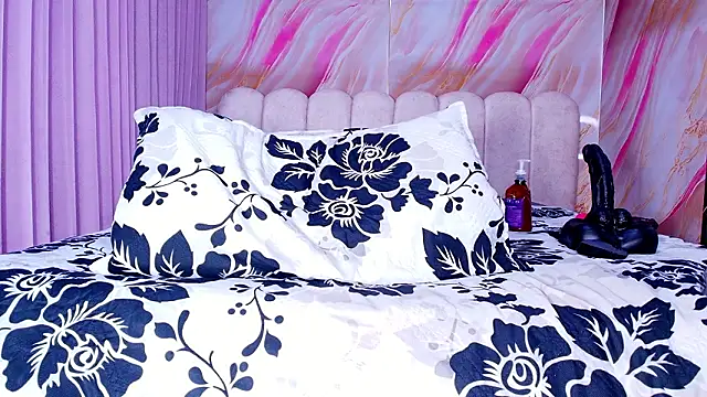 sofi decker online show from 03/10/26, 03:32