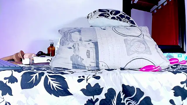 Snapshot of sofi_decker chatting on 03/08/25, 03:06 sofi decker online show from 03/08/25, 03:06