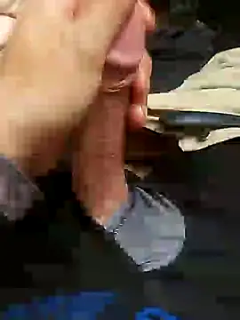 Snapshot of MrDaRkO_420 chatting on 02/01/25, 08:37 MrDaRkO 420 online show from 02/01/25, 08:37