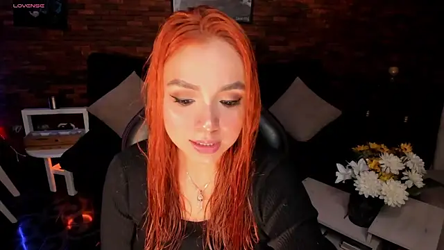 Snapshot of GiaBrooksX chatting on 10/26/25, 12:11 GiaBrooksX online show from 10/26/25, 12:11