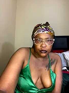 Snapshot of BADFATASS85 chatting on 09/24/25, 09:21 BADFATASS85 online show from 09/24/25, 09:21