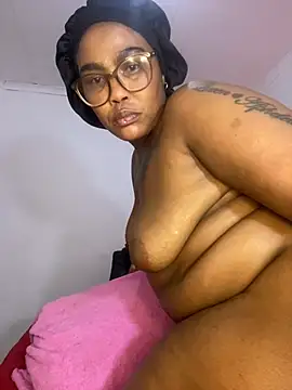 Snapshot of BADFATASS85 chatting on 03/11/25, 06:08 BADFATASS85 online show from 03/11/25, 06:08