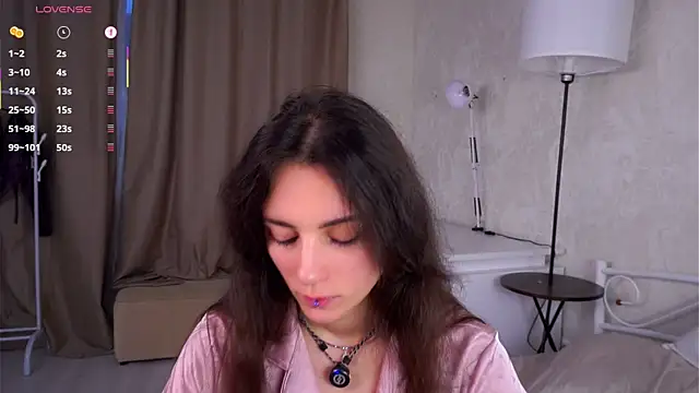 Snapshot of Holla_Molly chatting on 11/10/25, 05:12 Holla Molly online show from 11/10/25, 05:12