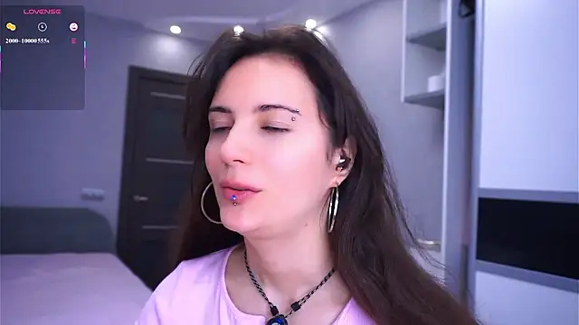 Snapshot of Holla_Molly chatting on 03/18/26, 05:32 Holla Molly online show from 03/18/26, 05:32