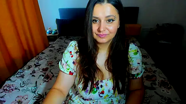 Snapshot of pinupmod chatting on 12/18/25, 01:48 pinupmod online show from 12/18/25, 01:48