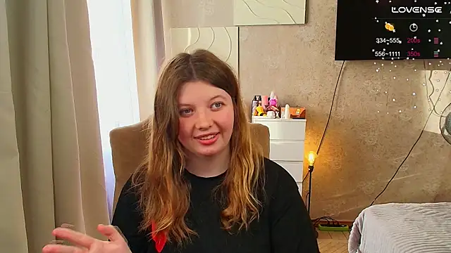 Snapshot of Vivian_cutie chatting on 09/19/25, 02:32 Vivian cutie online show from 09/19/25, 02:32