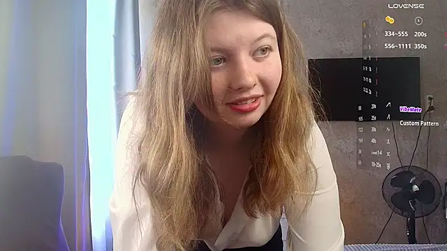 Snapshot of Vivian_cutie chatting on 06/20/26, 10:31 Vivian cutie online show from 06/20/26, 10:31