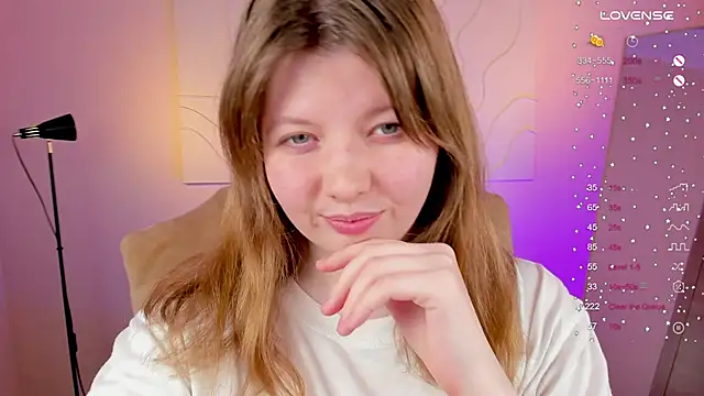 Snapshot of Vivian_cutie chatting on 03/08/25, 04:39 Vivian cutie online show from 03/08/25, 04:39