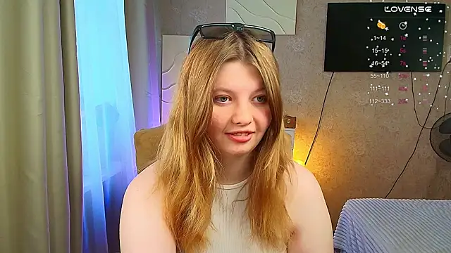 Snapshot of Vivian_cutie chatting on 10/12/25, 12:28 Vivian cutie online show from 10/12/25, 12:28