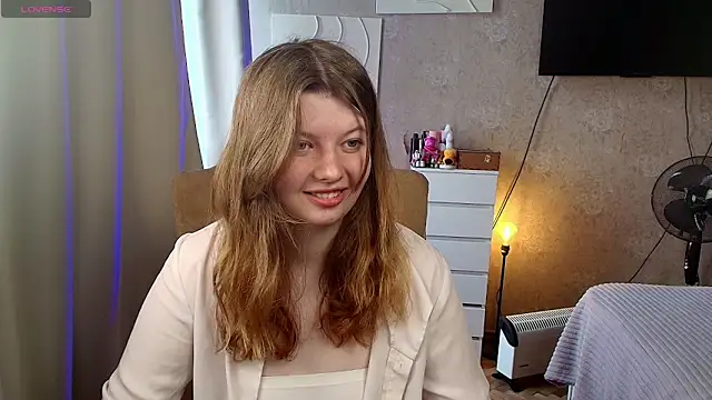 Snapshot of Vivian_cutie chatting on 06/13/26, 12:47 Vivian cutie online show from 06/13/26, 12:47