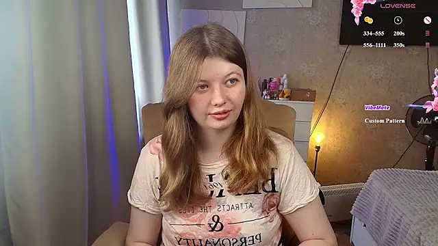 Snapshot of Vivian_cutie chatting on 06/26/26, 03:51 Vivian cutie online show from 06/26/26, 03:51