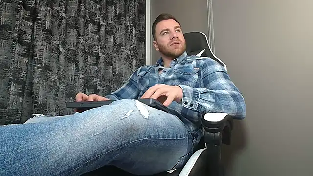 Snapshot of Thori92 chatting on 02/17/25, 06:06 Thori92 online show from 02/17/25, 06:06