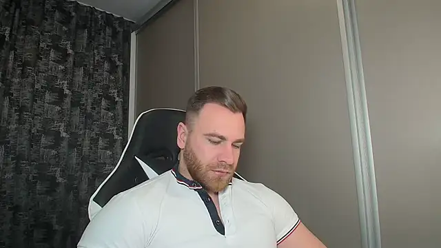 Snapshot of Thori92 chatting on 03/01/25, 04:00 Thori92 online show from 03/01/25, 04:00