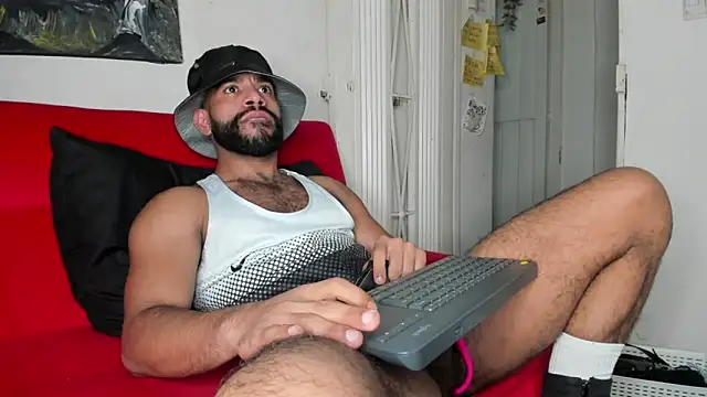 sweatyhairypig23 online show from 02/02/26, 04:22