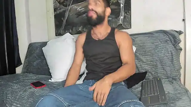 Snapshot of sweatyhairypig23 chatting on 10/05/25, 06:04 sweatyhairypig23 online show from 10/05/25, 06:04