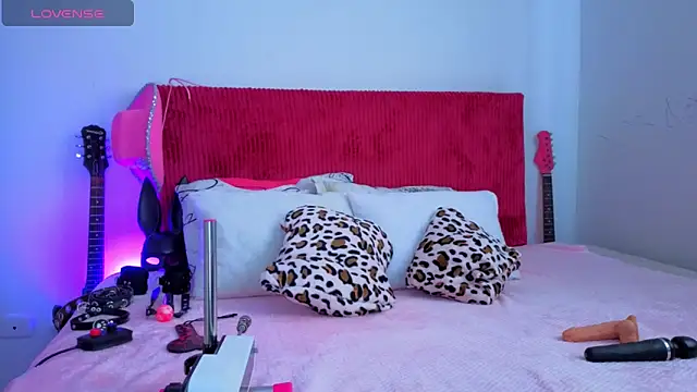 I am kim online show from 06/11/26, 06:49