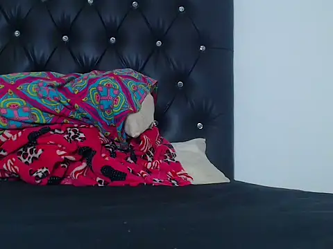 jeancarloscum12 online show from 12/03/25, 09:36