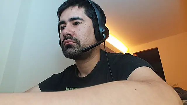 Snapshot of VonDoomdelToro chatting on 02/13/25, 03:18 VonDoomdelToro online show from 02/13/25, 03:18