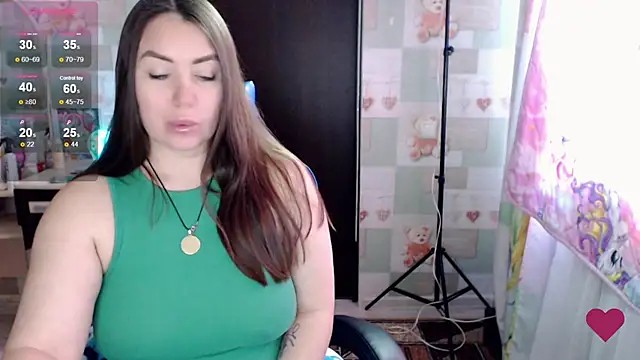 Snapshot of Korolek12 chatting on 03/11/25, 12:39 Korolek12 online show from 03/11/25, 12:39