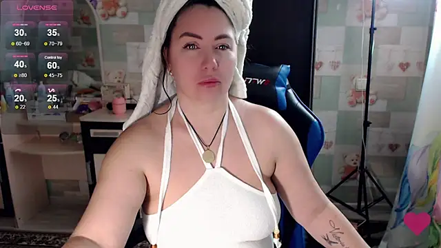 Snapshot of Korolek12 chatting on 10/16/25, 04:54 Korolek12 online show from 10/16/25, 04:54