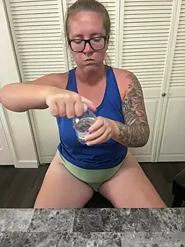 Lizzyloo online show from 03/30/26, 05:25