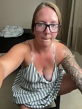 Snapshot of Lizzyloo chatting on 07/15/26, 12:39 Lizzyloo online show from 07/15/26, 12:39