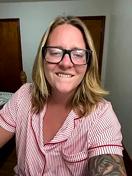 Lizzyloo online show from 10/11/25, 10:11