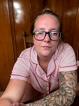 Lizzyloo online show from 10/22/25, 09:46