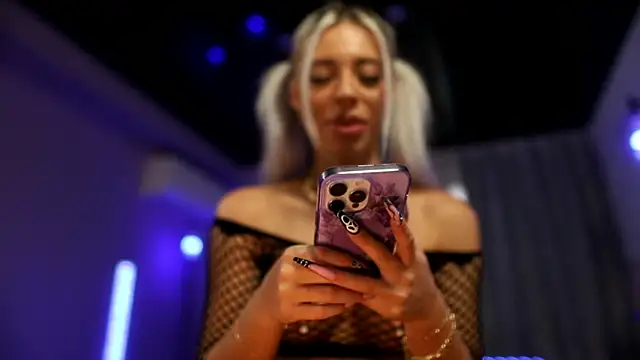 Snapshot of mandypeas chatting on 10/03/25, 06:59 mandypeas online show from 10/03/25, 06:59