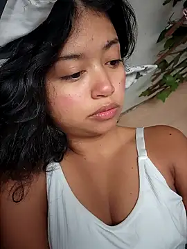 Snapshot of Peach_Girll chatting on 11/19/25, 03:23 Peach Girll online show from 11/19/25, 03:23