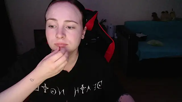 Laralianna online show from 12/13/25, 08:04